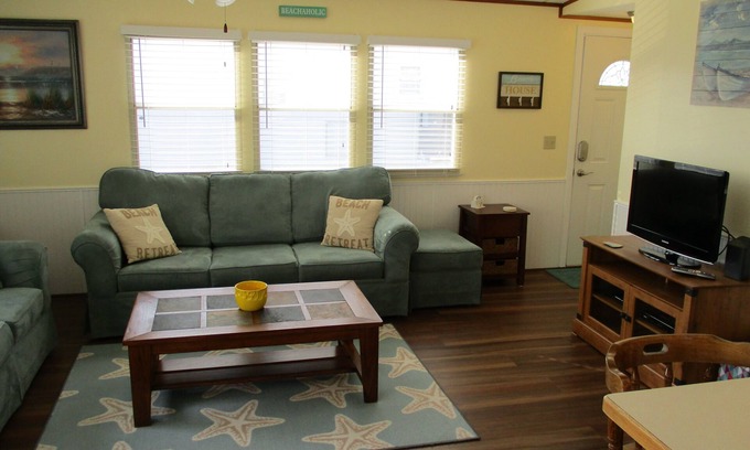 Assateague Pointe House | Assateague Pointe 2 br/1 ba 2 outdoor pools -in WOC.