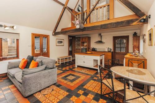 Henley-on-Thames House | Aston Pottery