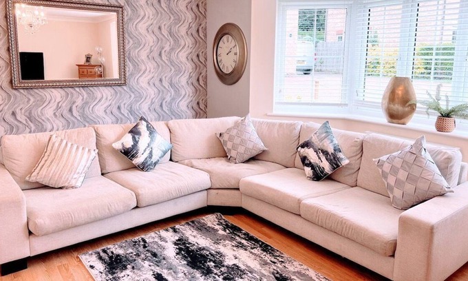 Maidstone House | Astor house Maidstone | Free PArking