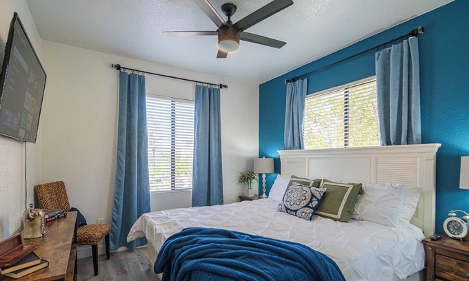 Tempe Condo | ASU + Mill Ave Stay | Pool | Free Parking + Gym