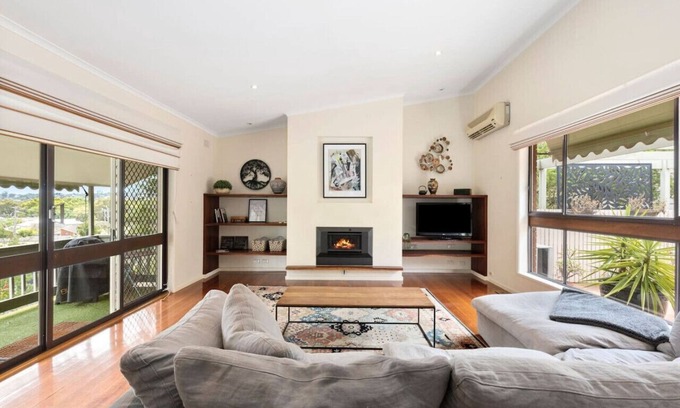 Belmont House | At the Hilltop - sleeps 10