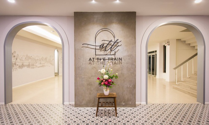 Wat Ket Hotel | At the train