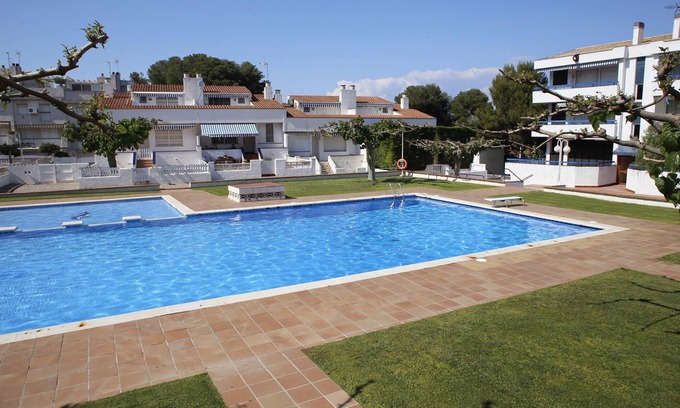 Torredembarra Apartment | AT018 TORREMUNTS: Equipped apartment, with pool and wifi, 250m from the beach