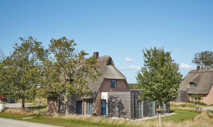 Nieby House | Atelierhaus Sandbank- Unter Reet für bis zu 8 Personen mit Ruhigem Birkblick
