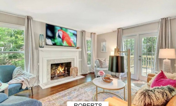 Dunwoody House | ATH - Sleeps 6 - 3 Beds Pet Friendly and fenced - Roberts