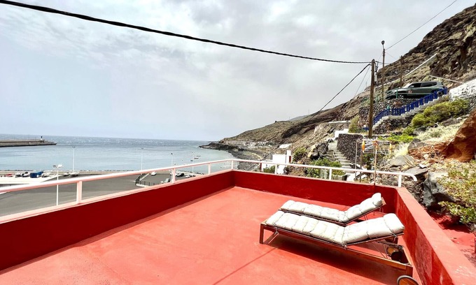 Puerto de la Estaca Apartment | Atico con vistas al mar, 100 m de la Playa