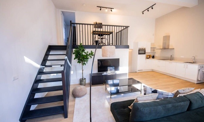 De Bilt Apartment | Attentive 2 Bed Serviced Apartment 92m2 -ESS38A-