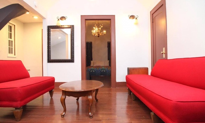 Newark House | ATTIC APT 1 BED WALK THOUGH HOUSE UP
