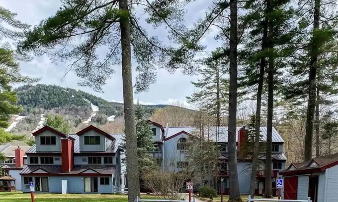 Bartlett Condo | Attitash Mountain Resort Condo- 3 Floors, Sleeps 12- Story Land, Ski, Shop, Golf