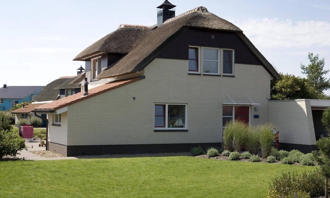 Makkum Cabin | Attractive detached villa with bubble bath