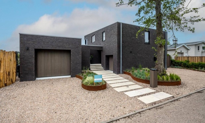 Kamperland House | Attractive villa with jetty