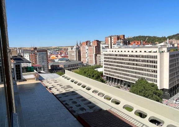 Burgos Apartment | Atuaire Home Luminoso Dúplex en Reyes Católicos PARKING INCLUIDO