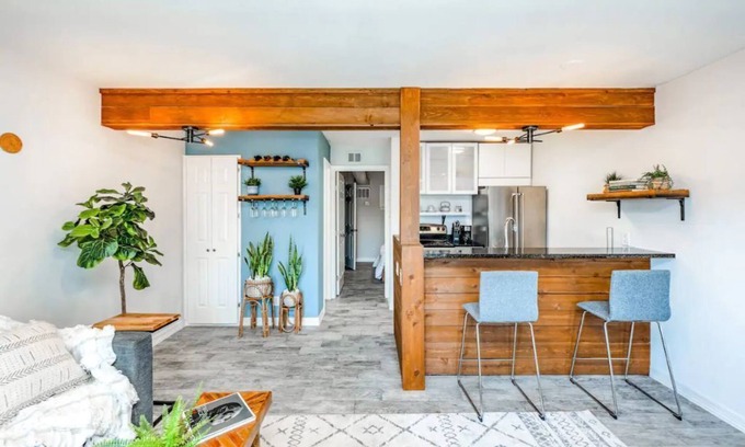 Clarksville Condo | {ATX BOHO CHIC Condo} W 6th St, Pool, Walk or Ride to Downtown, Zilker, and ACL