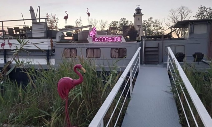 Aigues-Mortes Boat Rental | ATYPICAL AND UNUSUAL STAY ON OUR PENICHE LA CORADINE WITH SPA ON REQUEST