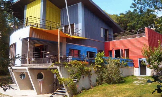 Tosny House | Atypical architect's house and its private port on the Seine