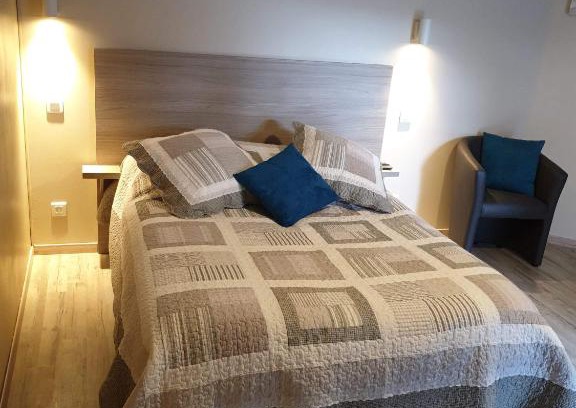 Saint-Martin-du-Frene Bed & Breakfast | Au petit bonheur