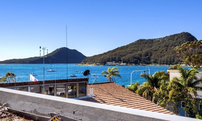 Shoal Bay Apartment | Aura Apartments, Unit 13/59 Shoal Bay Rd - Relax on your rooftop terrace overlooking Shoal Bay Beach