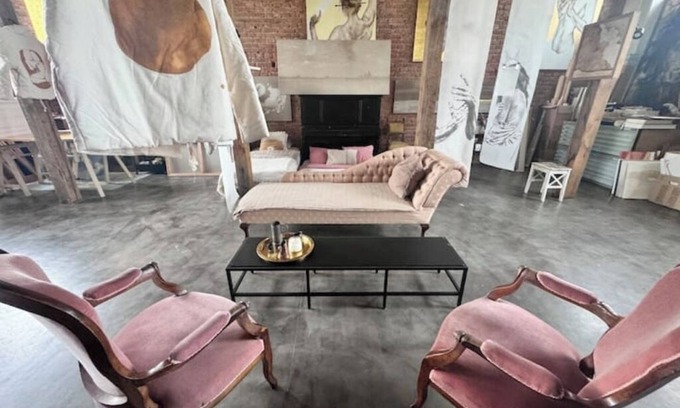 Brno Apartment | Authentic Loft in an old factory. Spend a night in Art Studio