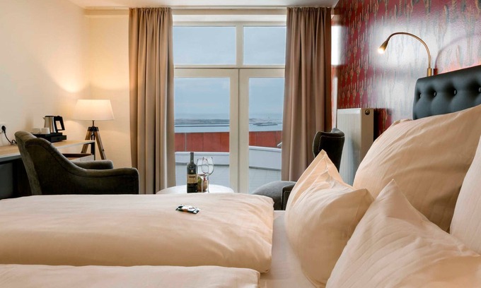 Helgoland House | Author's double room on the lake side with balcony / terrace - hotel on the lobster cliffs