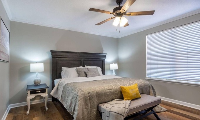 Jacksonville House | ~Autumn Light Sleeps 12 NAS Jax & Dwntn~