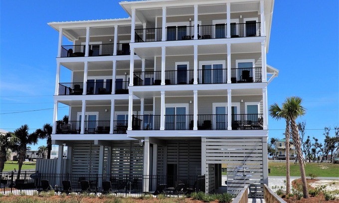 Port St. Joe House | AVAIL FOR THE HOLIDAYS! GULF FRONT 9BD/9.5BA, 3 LIVING AREAS, ELEVATOR, POOL!