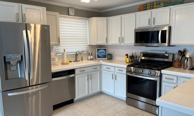 Avalon House | Avalon 3BR Bayside Retreat: Sleeps 7, Large Porch, Outdoor Shower & Grill