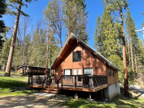 North Wawona Ski Chalet | Avid Hiker Lodge