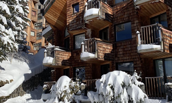 Avoriaz Condo | AVORIAZ, Large Studio 32 m2 in listed building, renovated, ski in, balcony