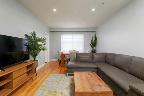 Cote-Des-Neiges—Notre-Dame-De-Grace Apartment | Awesome 2BR in Montreal