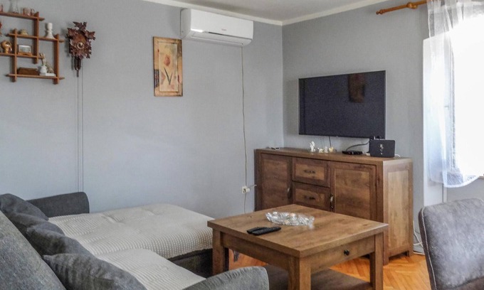 Unije Apartment | Awesome apartment in Unije with WiFi