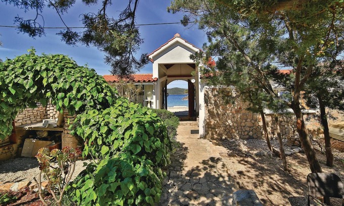 Drvenik Mali House | Awesome home in Drvenik Mali