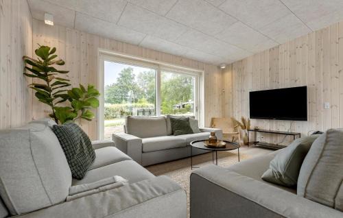 Bønnerup Strand House | Awesome Home In Glesborg With Sauna