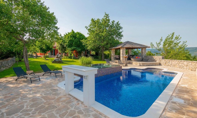 Grubine House | Awesome home in Grubine with WiFi