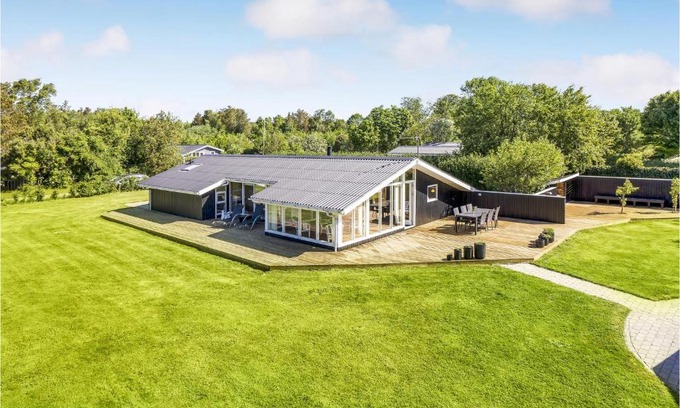 Bratten Strand House | Awesome Home In Jerup With Wifi