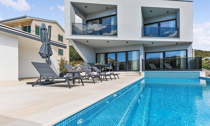 Marina House | Awesome home in Marina