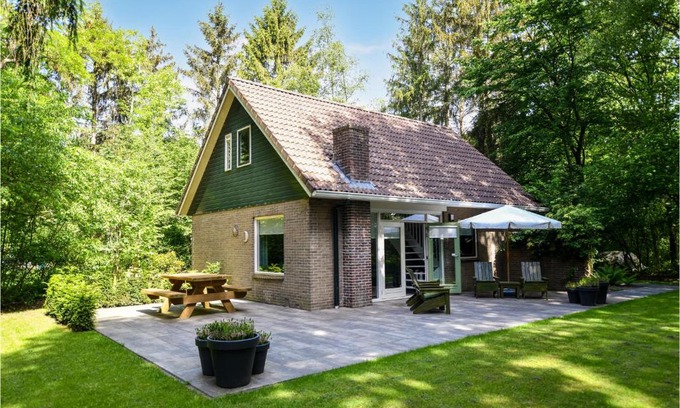 Meppen House | Awesome Home In Meppen With Kitchen