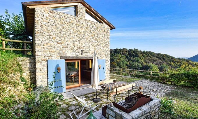 Venegazzu House | Awesome home in Miane with WiFi