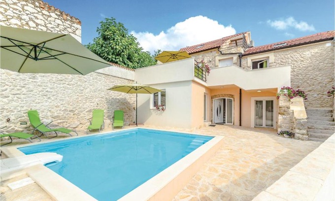 Crno House | Awesome Home In Zadar With 3 Bedrooms, Wifi And Sauna