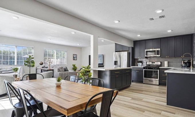 Citrus Heights House | Awesome Home * POOL * 3 King Beds * 65" TV * BBQ