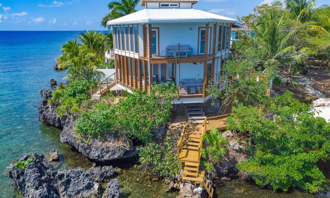 Antoneys Cay House | Awesome over the water overlooking West End - Aire Agua