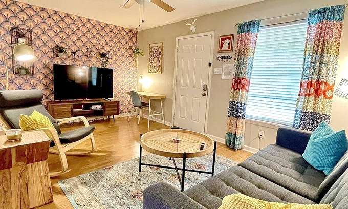 Travis Heights Apartment | Awesome! Two King Beds. South Congress!