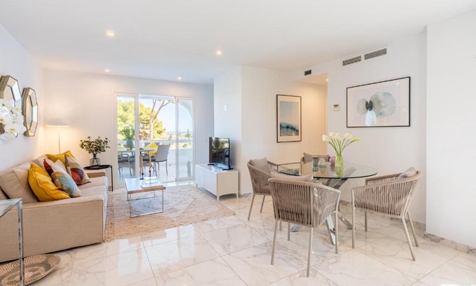 Marbella Apartment | Azahara 1 8B Beautiful apartment frontline golf in popular Aloha