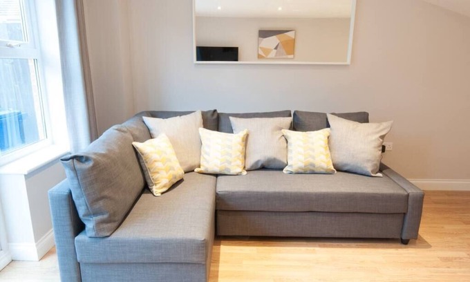 Derby House | Aztec House - A Modern & Spacious 3-Bedroom Home