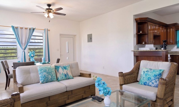 Shoal Bay Apartment | Azure at Bayview - Perfect for a guest or couple and near to Shoal Bay Beach!