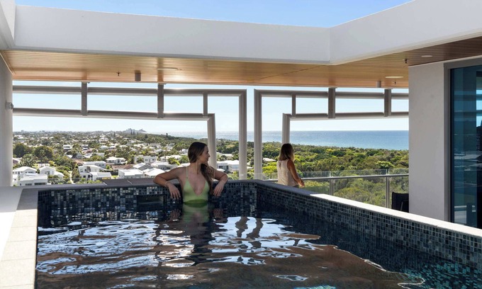 Bokarina Apartment | Azzure Luxe Penthouse - Private Heated Pool + Steam + Gym