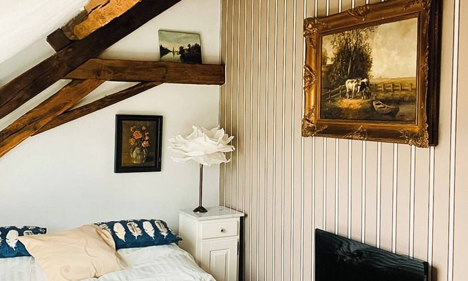 Larochemillay Bed & Breakfast | B&B at Résidence des Artistes. Luxurious, very quiet residence with excellent cuisine