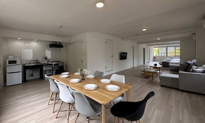 Hatsukaichi Apartment | b hotel KANIWASOU 2 BR Apt Near Itsukushima Shrine for 12 Ppl