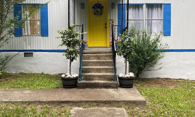 Red House House | B R Guest BNB