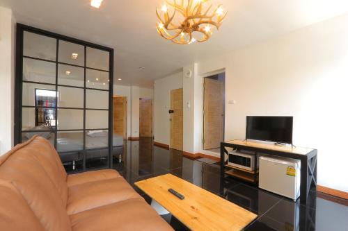 Chom Phon Apartment | Baan33 check in by yourself code inbox 4fl behind Amazon cafe