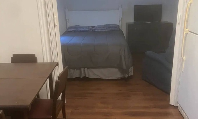 Downtown Apartment | Bachelor, Centrally located